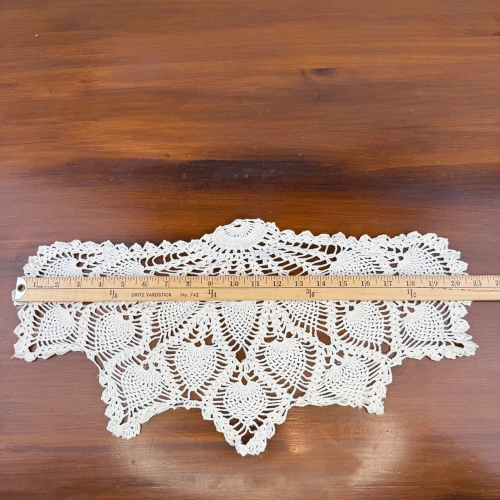 Vintage White Crochet Lace Doily Set of 4 Pineapple Floral Round Table Linens